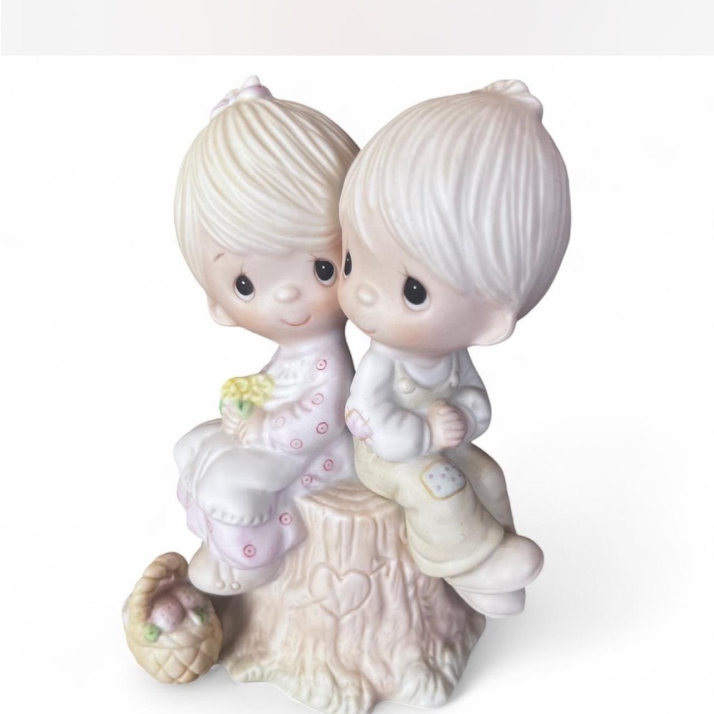 Vintage Precious Moments ‘Love one Another’ Figurine in excellent condition